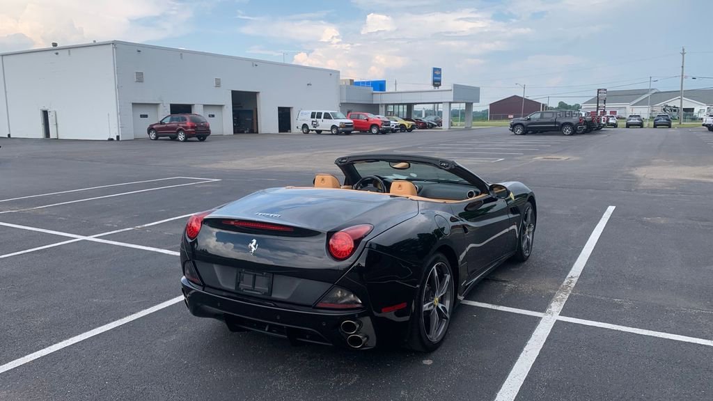 Used 2014 Ferrari California image 27