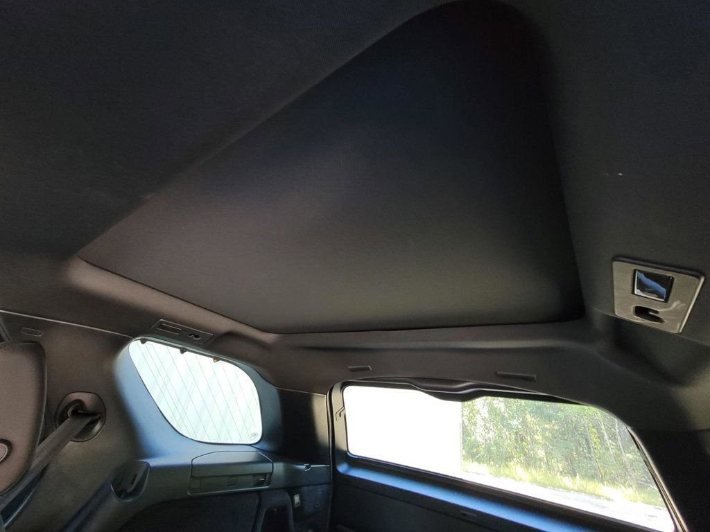 Used 2020 Land Rover Discovery SE image 15