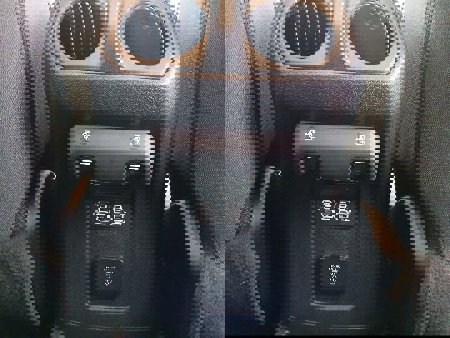 Used 2025 Jeep Wrangler Sahara image 38