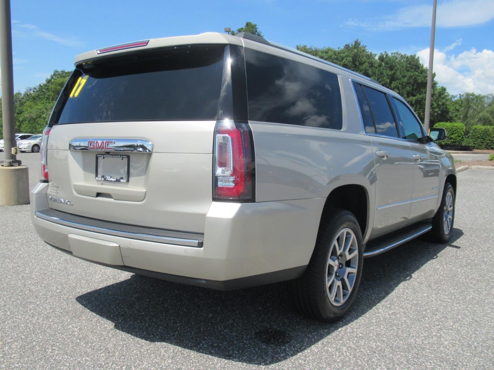 Used 2017 GMC Yukon XL Denali RWD image 7