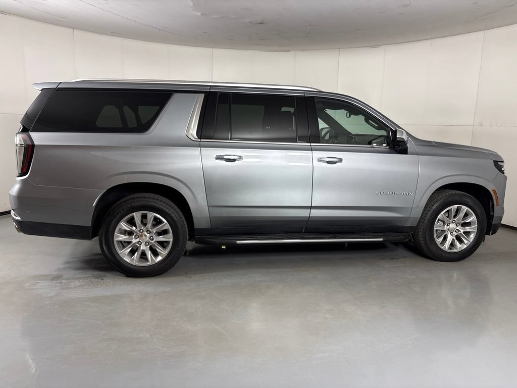 Used 2025 Chevrolet Suburban Premier RWD image 11