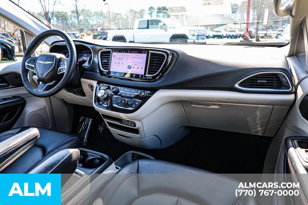 Used 2024 Chrysler Pacifica Touring-L FWD image 33