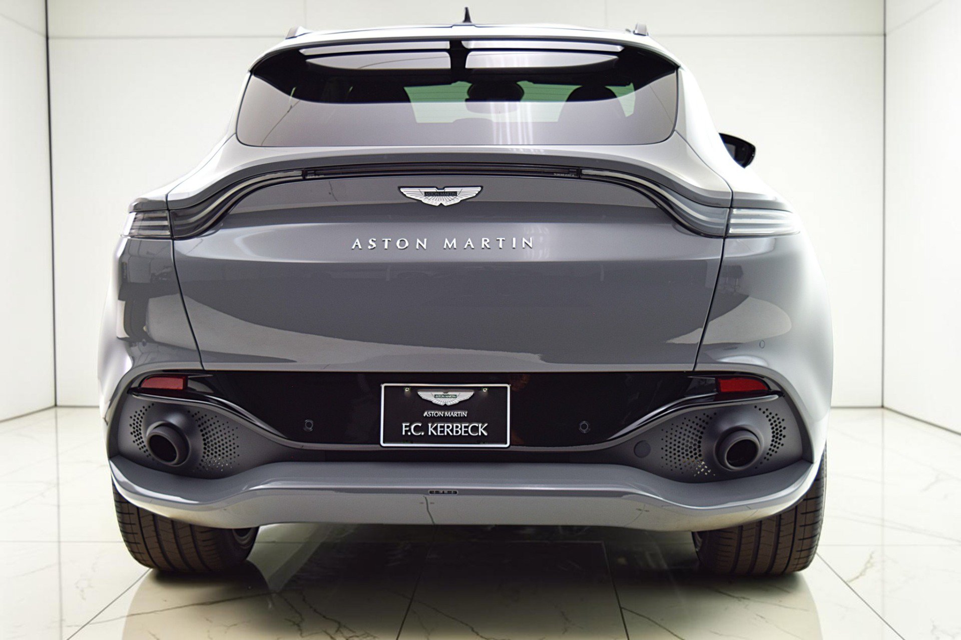 Used 2023 Aston Martin DBX AWD/4WD image 8