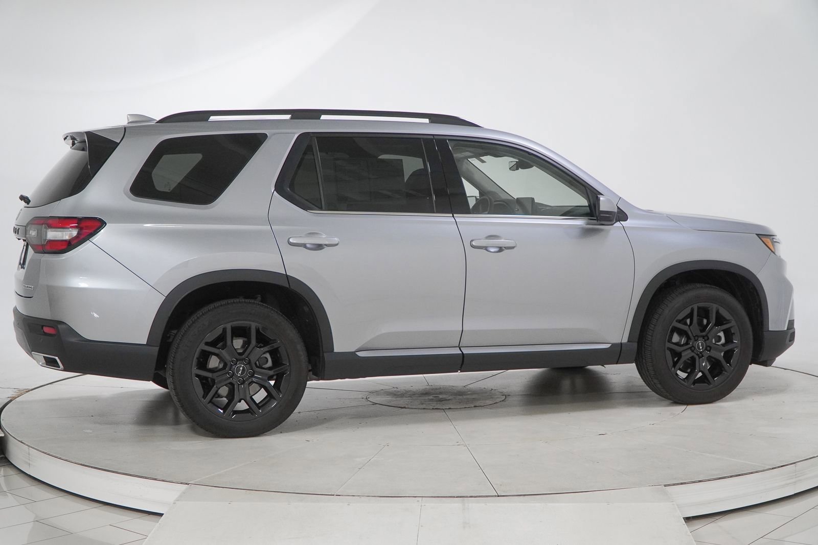 Certified 2025 Honda Pilot Touring image 14