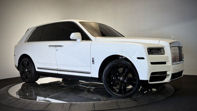 Used 2020 Rolls-Royce Cullinan AWD/4WD image 2