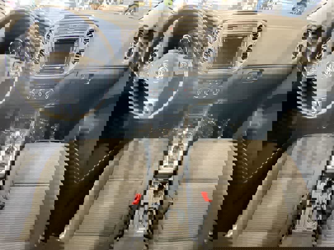 Used 2017 Volkswagen Tiguan Limited w/ Premium Package image 23