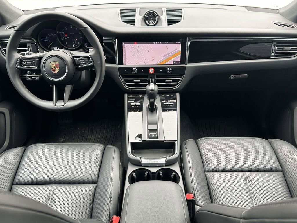 Certified 2026 Porsche Macan image 15