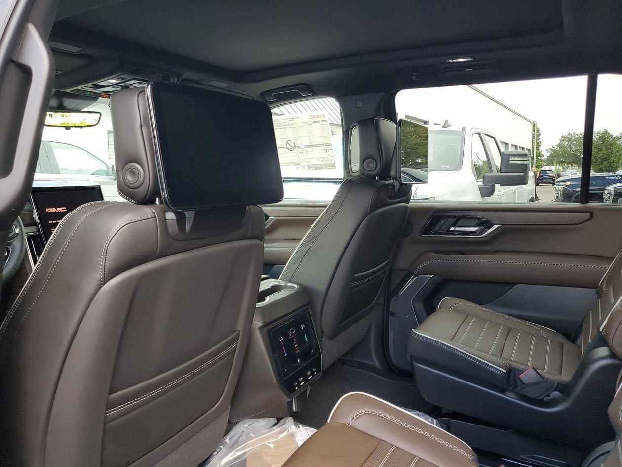 New 2026 GMC Yukon XL Denali Ultimate AWD/4WD image 10