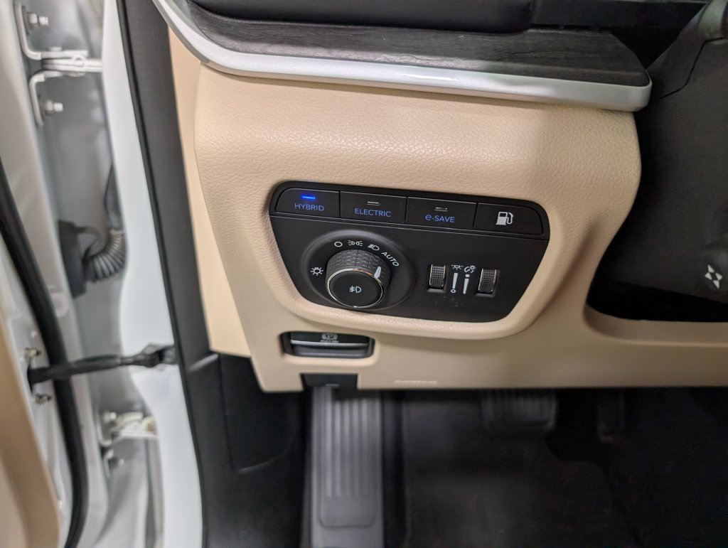 Used 2023 Jeep Grand Cherokee 4WD 4xe w/ Luxury Tech Group II image 21