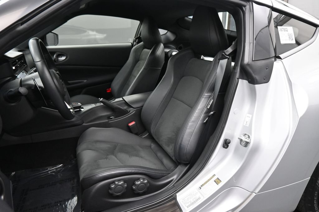 Used 2025 Nissan Z Performance w/ Floor Mat Package RWD image 16