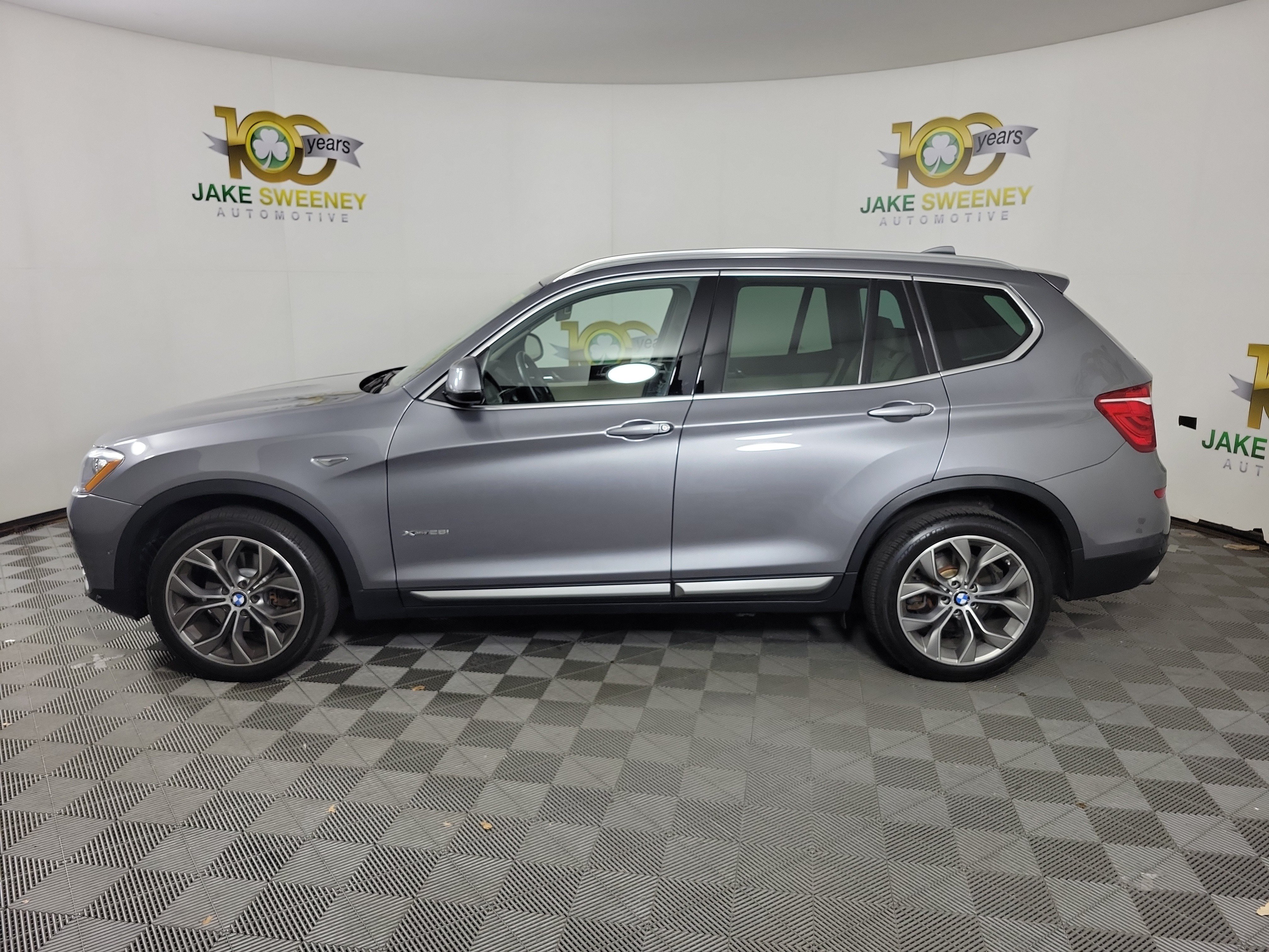 Used 2017 BMW X3 xDrive28i AWD/4WD image 2