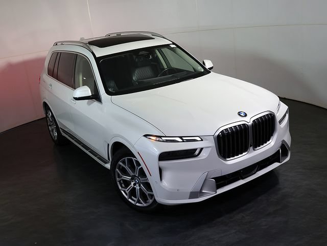 Used 2025 BMW X7 xDrive40i AWD/4WD image 7