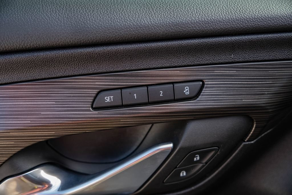 Used 2024 GMC Terrain SLT w/ Infotainment Package II FWD image 13