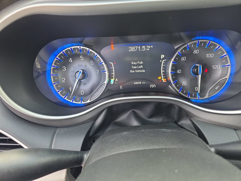 Used 2024 Chrysler Pacifica Touring-L FWD image 14