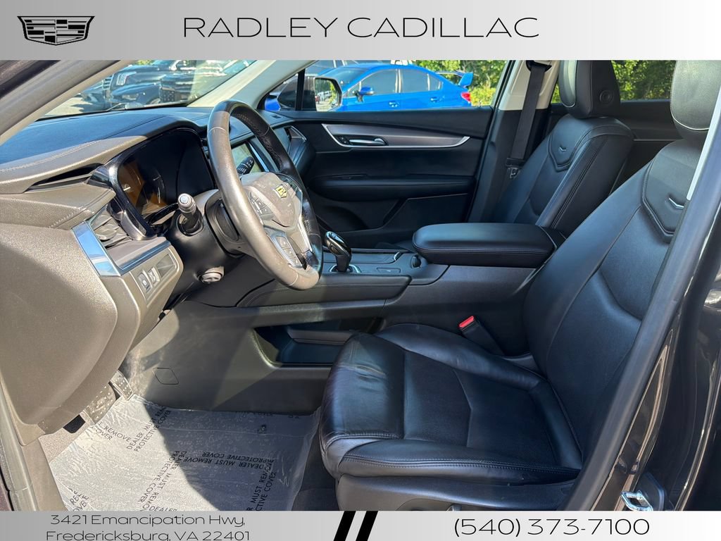 Used 2018 Cadillac XT5 Luxury w/ Driver Awareness Package FWD image 2