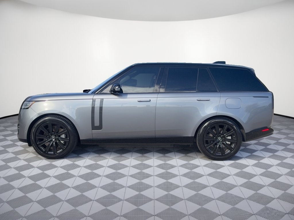 Used 2025 Land Rover Range Rover SE AWD/4WD image 2