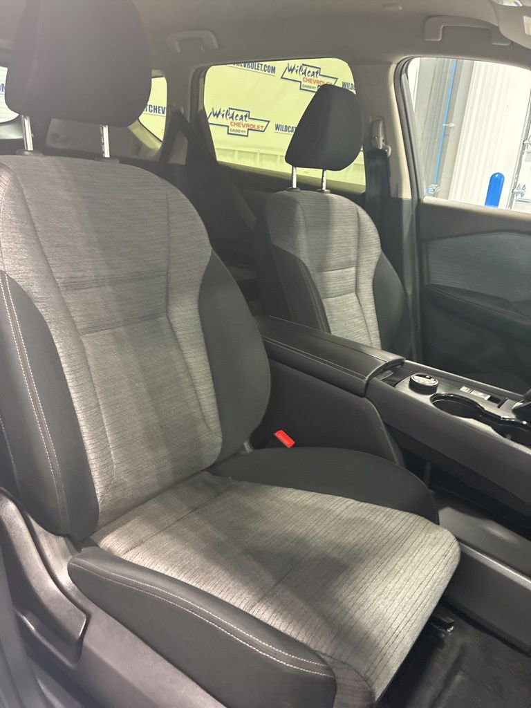 Used 2023 Nissan Rogue SV image 37