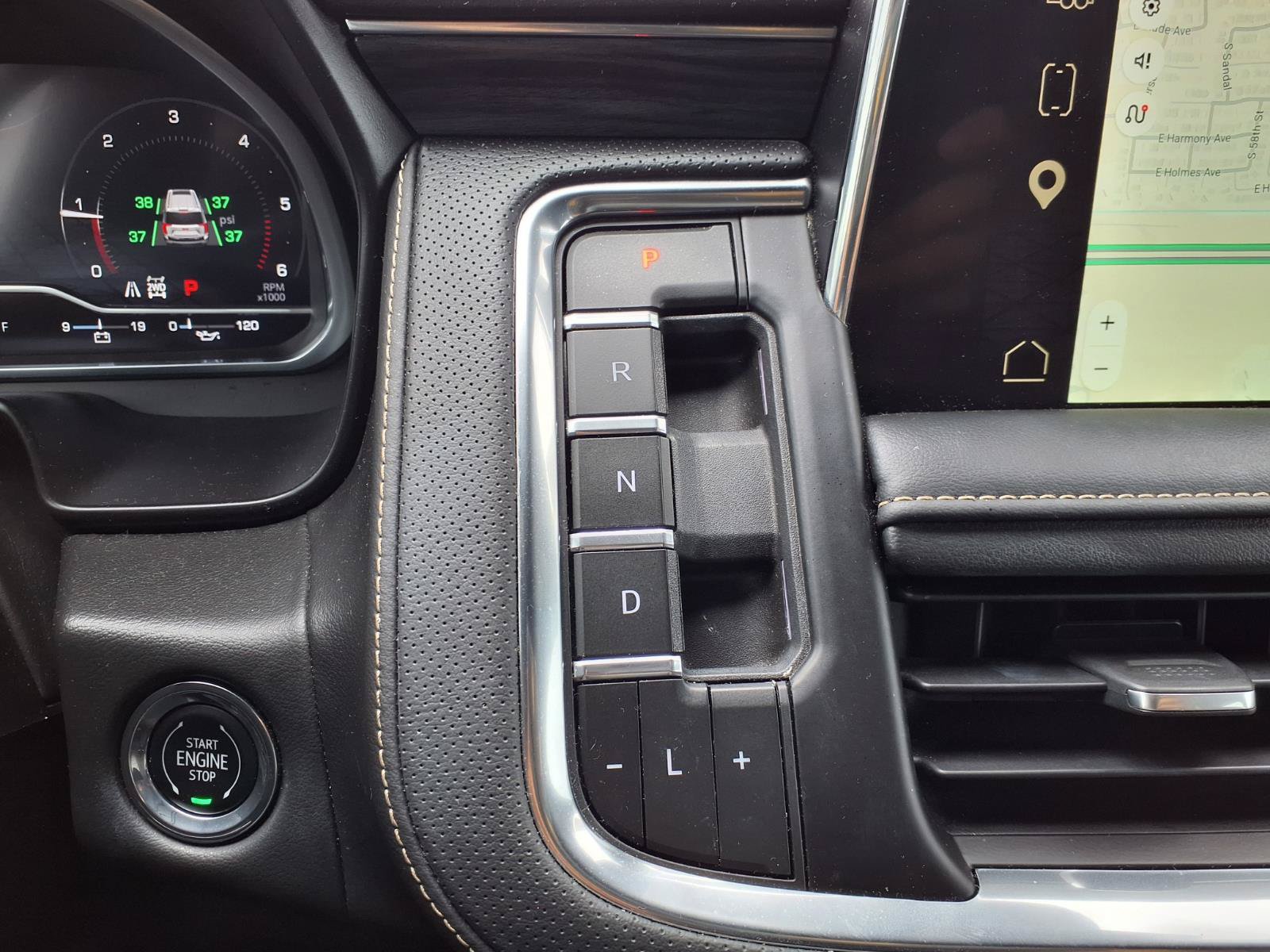 Used 2023 GMC Yukon XL SLT w/ SLT Premium Package AWD/4WD image 27