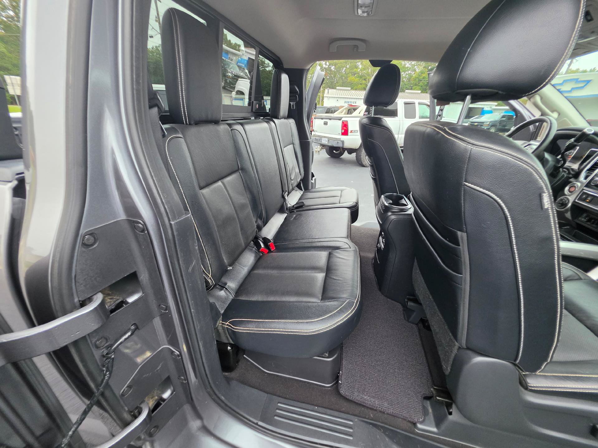 Used 2017 Nissan Titan PRO-4X w/ Pro-4x Convenience Package AWD/4WD image 9