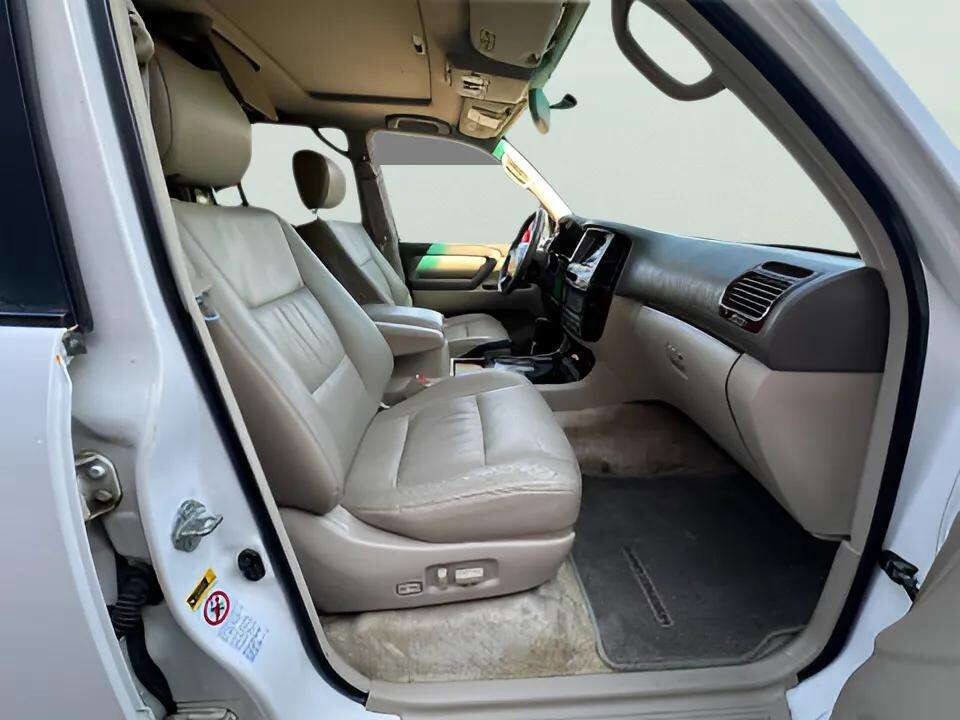 Used 2004 Toyota Land Cruiser image 28