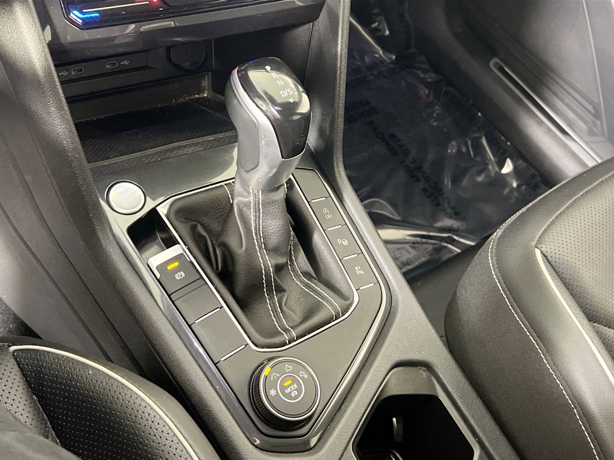 Used 2022 Volkswagen Tiguan SEL R-Line AWD/4WD image 17
