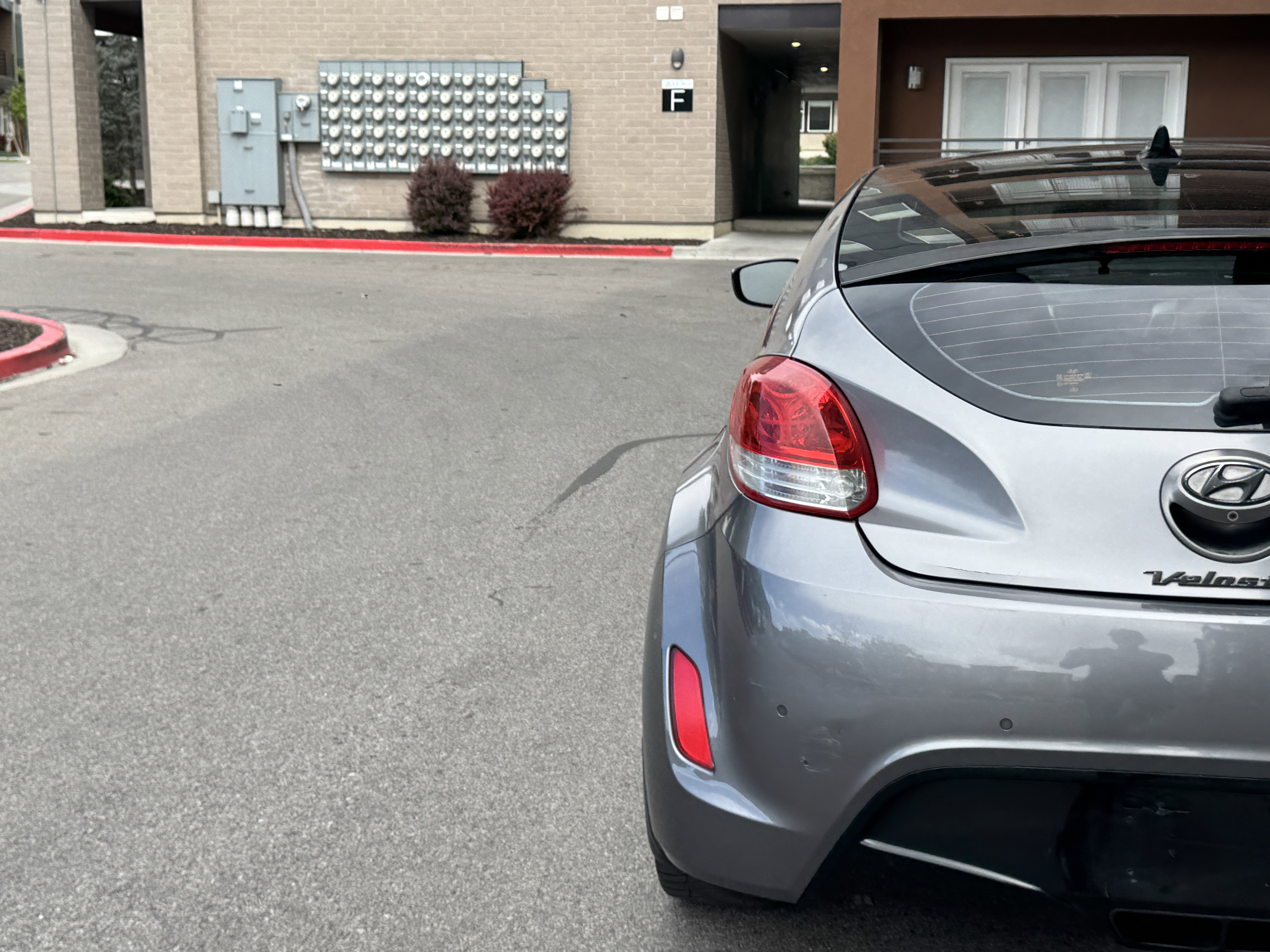 Used 2012 Hyundai Veloster w/ Style Pkg FWD image 5