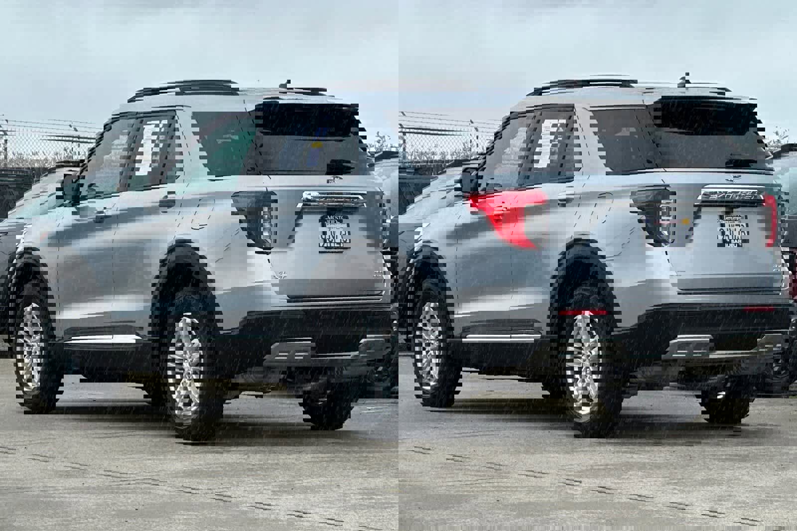 Used 2023 Ford Explorer XLT w/ Equipment Group 202A image 5