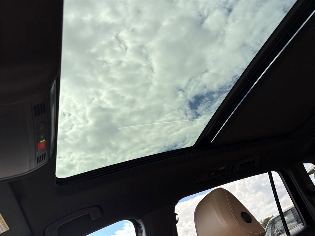 Used 2022 Volkswagen Tiguan SE image 23