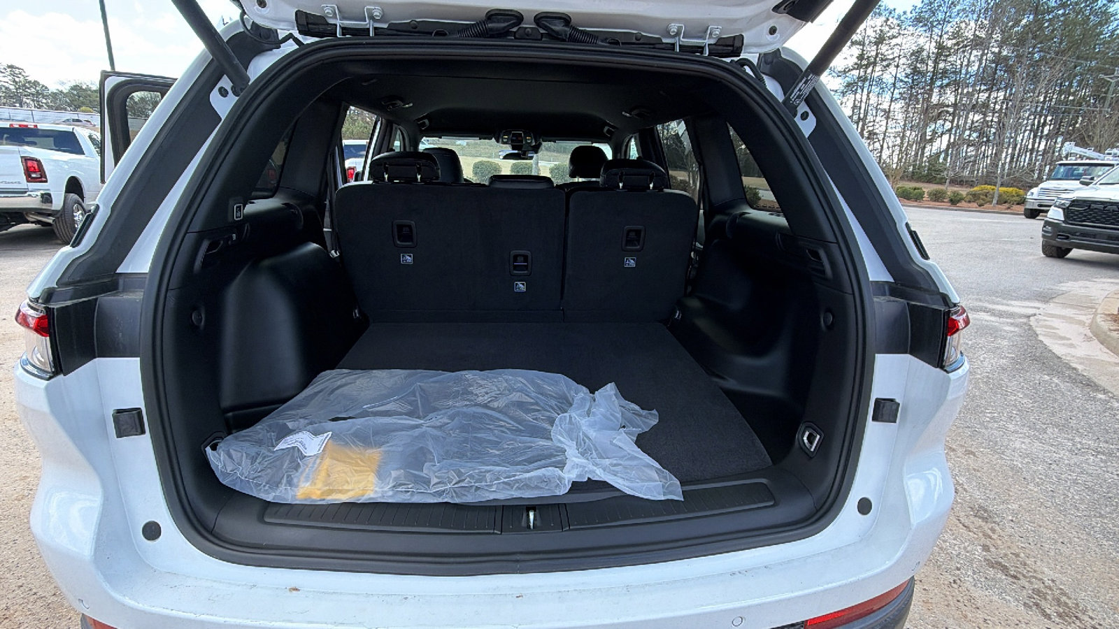 New 2026 Jeep Grand Cherokee Altitude image 13