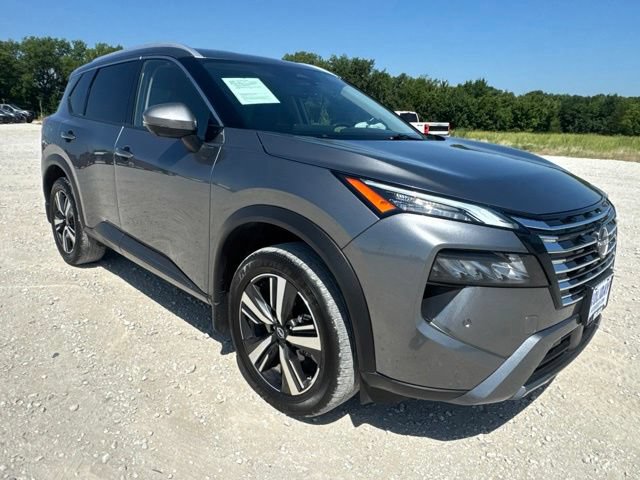 Used 2025 Nissan Rogue SL AWD/4WD image 8