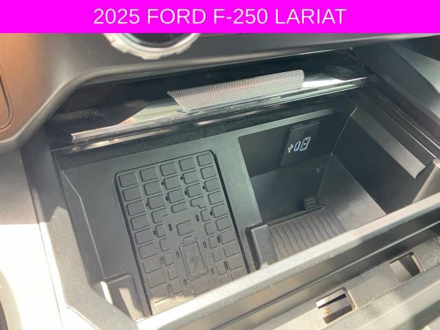 Used 2025 Ford F250 Lariat w/ Chrome Package image 37