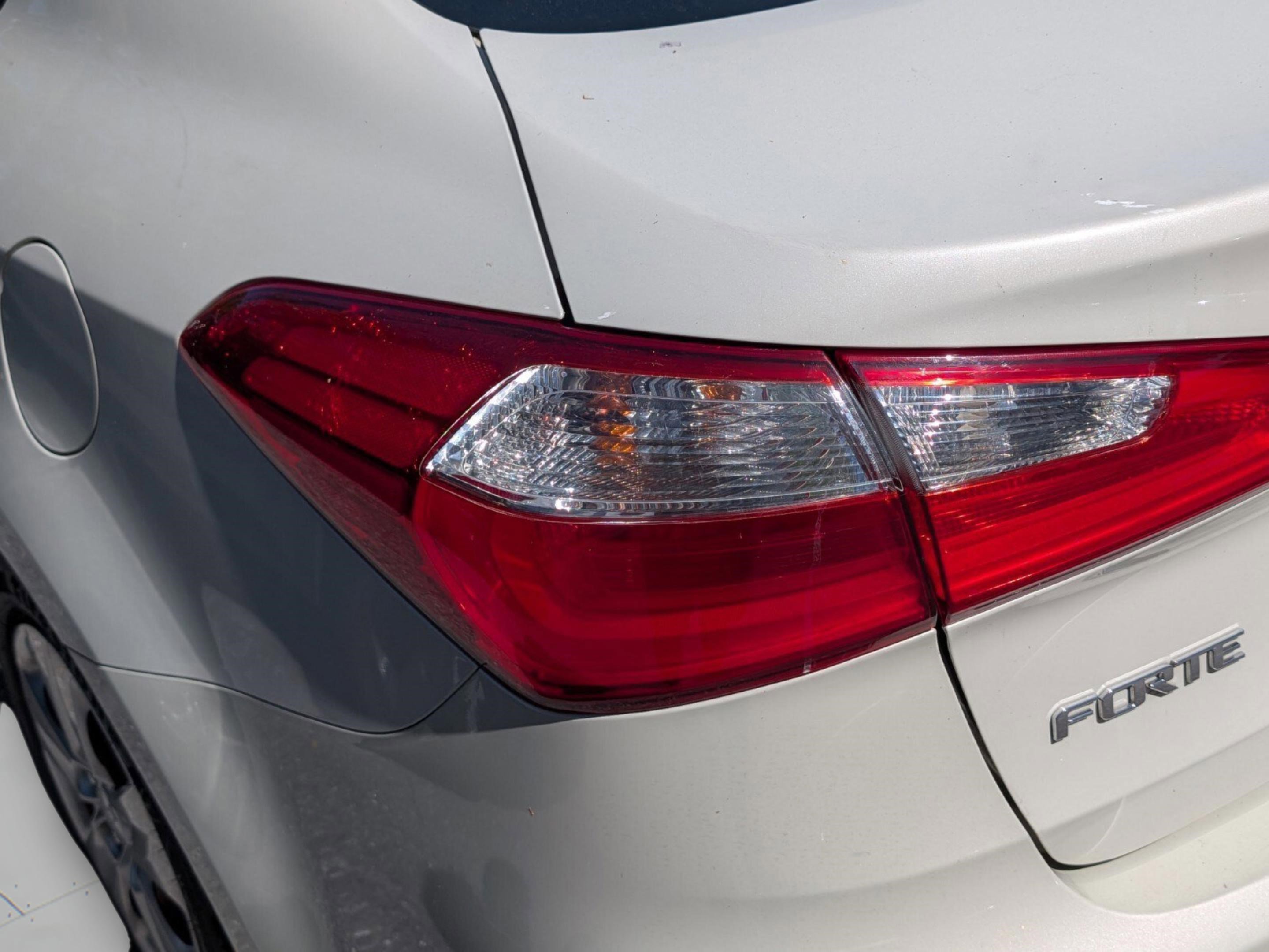 Used 2015 Kia Forte LX FWD image 17