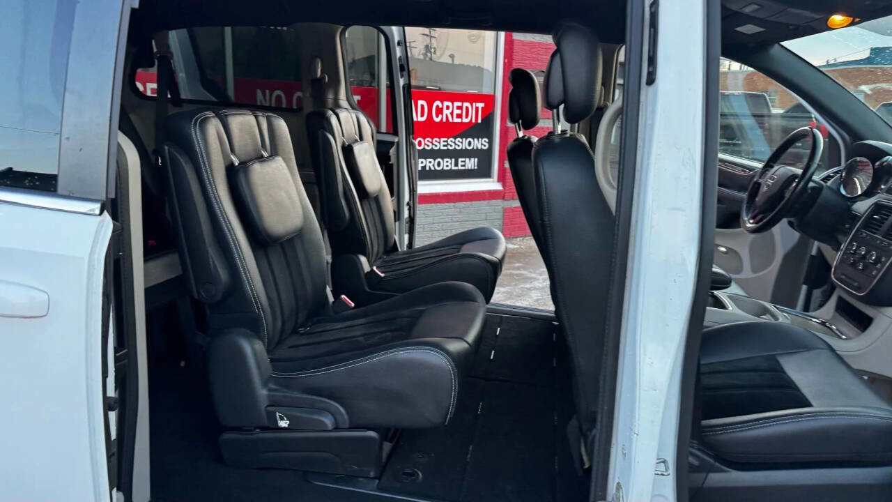 Used 2017 Dodge Grand Caravan GT image 18