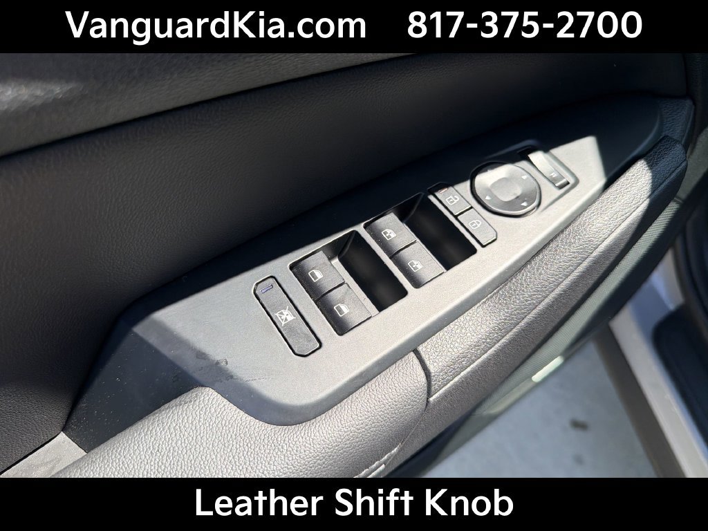 Certified 2026 Kia Sportage EX w/ EX Panorama Roof Package FWD image 17