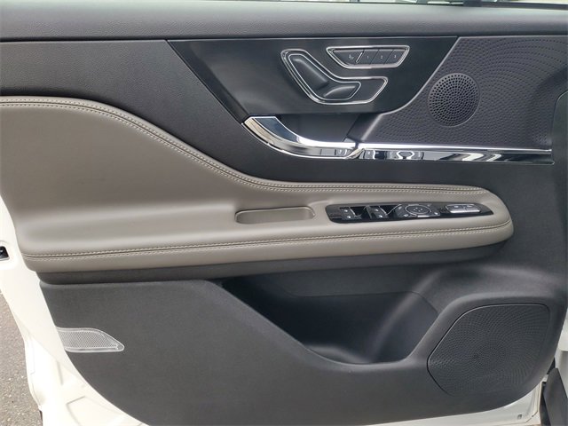 Certified 2023 Lincoln Corsair AWD w/ Equipment Group 101A image 12