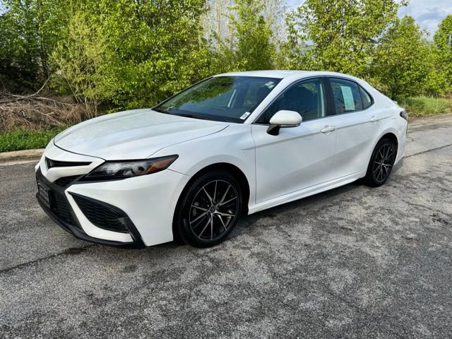 Used 2024 Toyota Camry SE FWD image 1