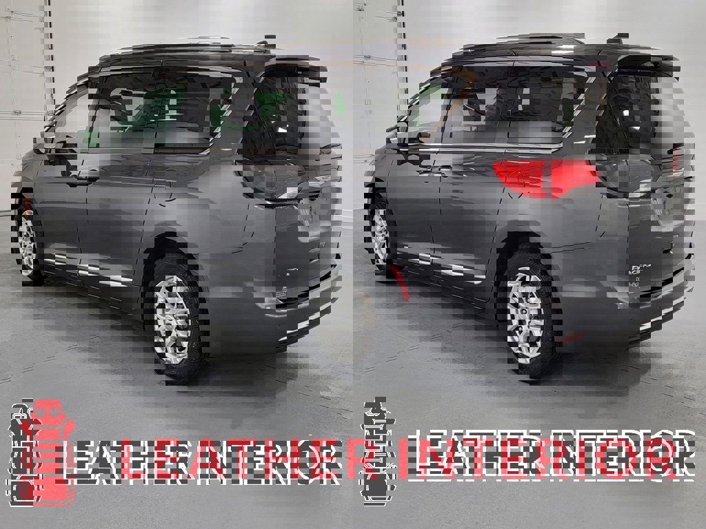 Used 2020 Chrysler Pacifica Touring-L image 6