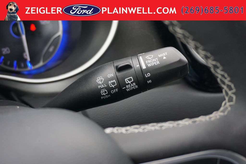 Used 2024 Chrysler Pacifica Touring-L FWD image 29