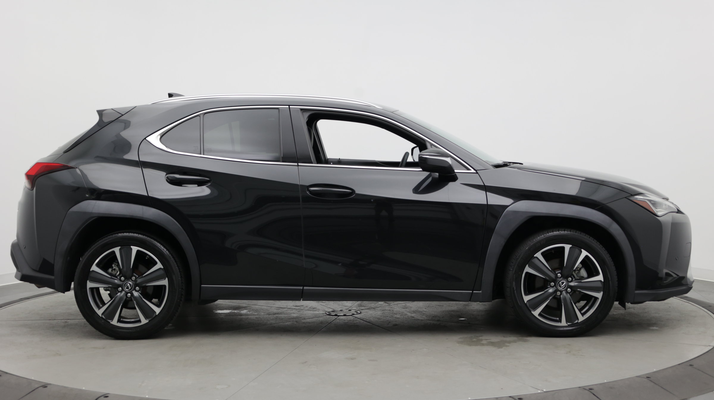 Used 2021 Lexus UX 200 w/ Accessory Package (Z2) FWD image 10