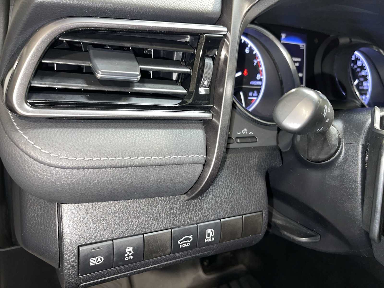 Used 2020 Toyota Camry SE FWD image 23