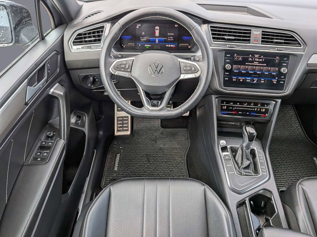 Used 2023 Volkswagen Tiguan SE R-Line FWD image 21