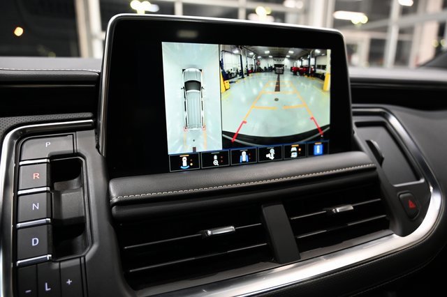 Used 2022 GMC Yukon SLT w/ SLT Premium Package image 17