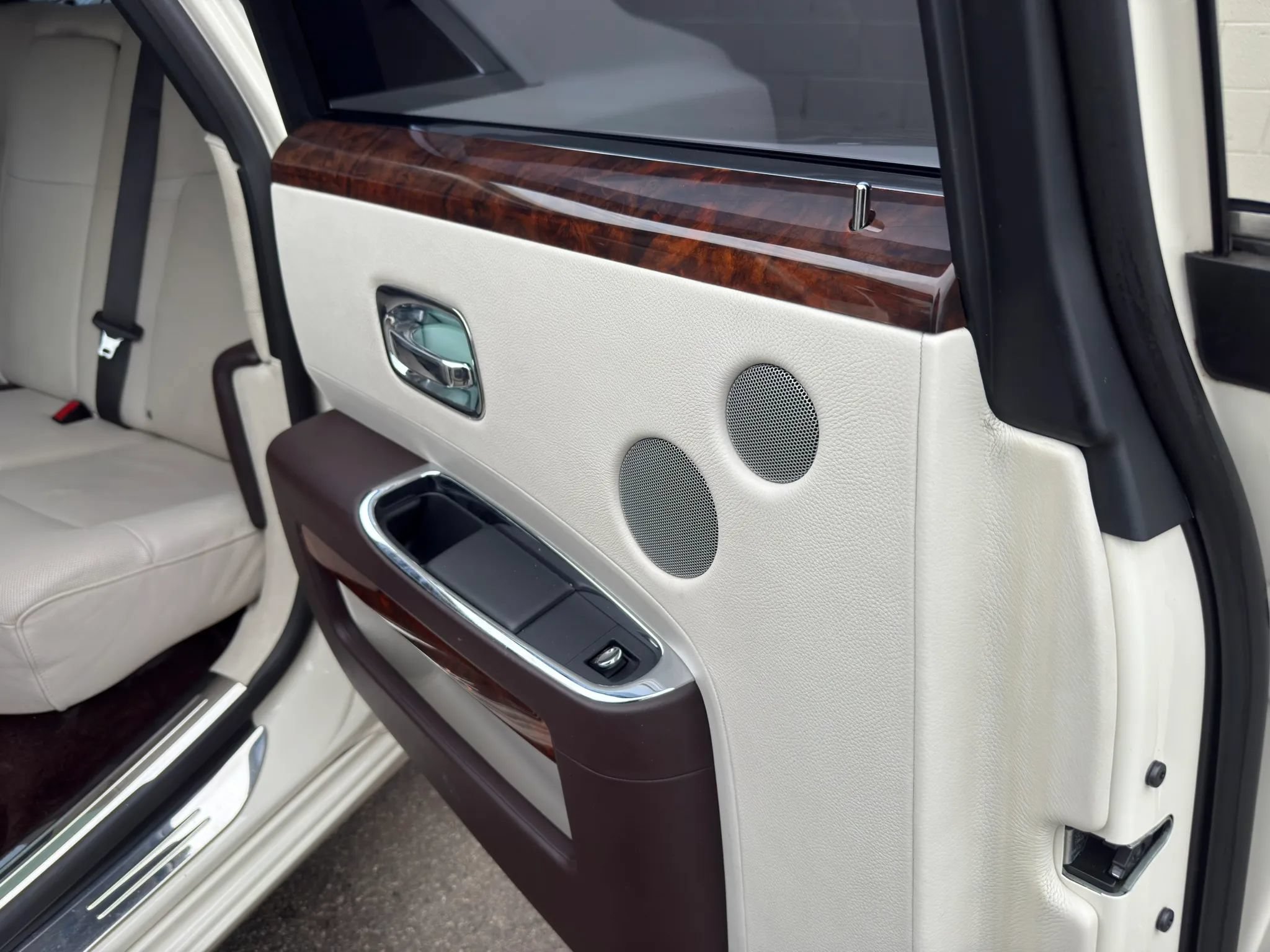Used 2013 Rolls-Royce Ghost RWD image 33