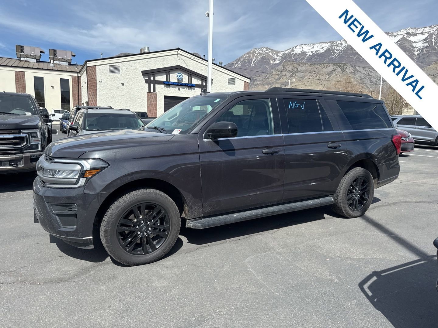 Used 2024 Ford Expedition Max XLT image 4