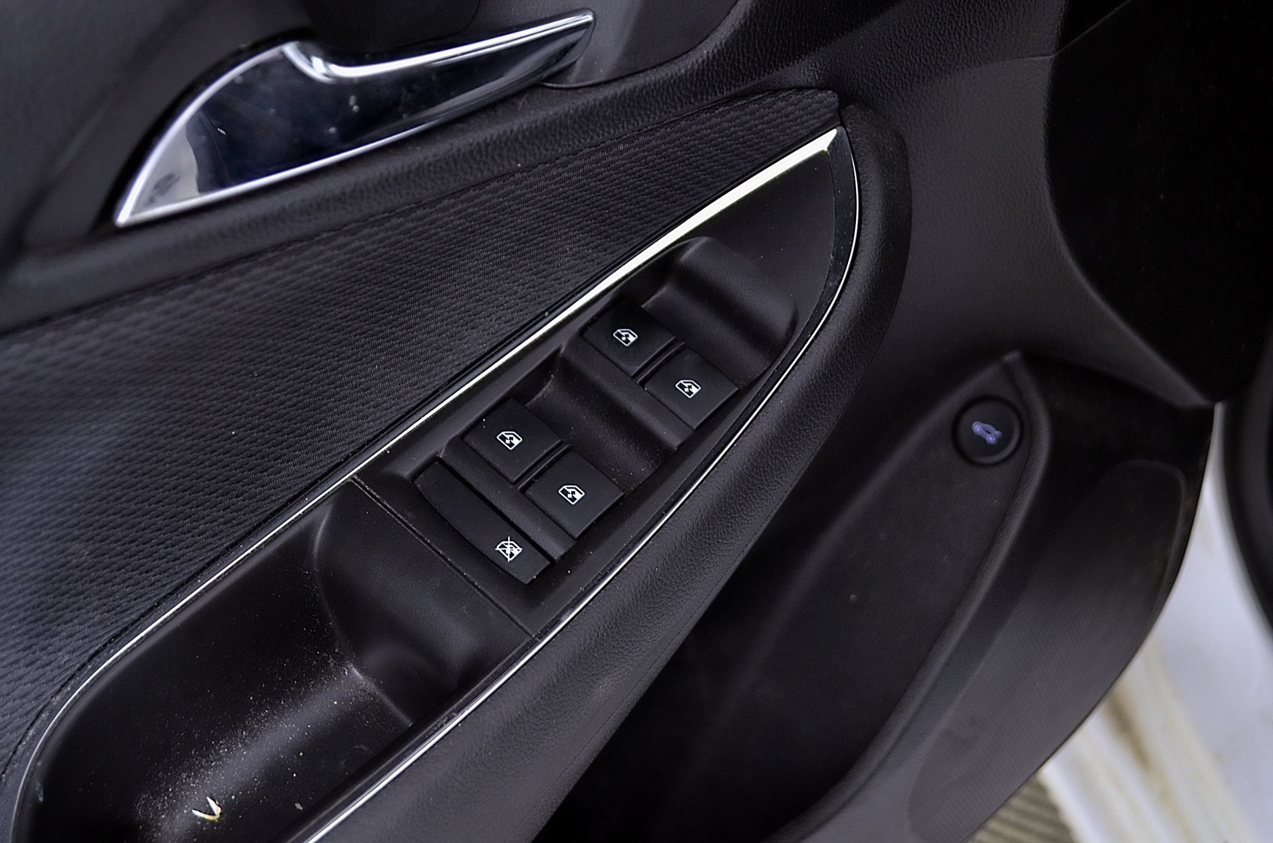 Used 2018 Chevrolet Cruze LS FWD image 19