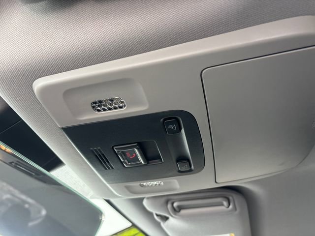 Used 2024 Toyota Camry SE image 25