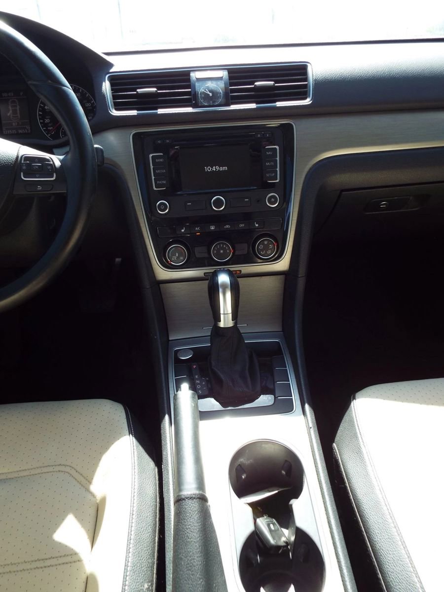 Used 2014 Volkswagen Passat TDI SE FWD image 13