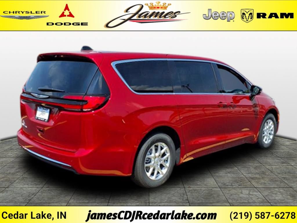 Used 2026 Chrysler Pacifica Select FWD image 4