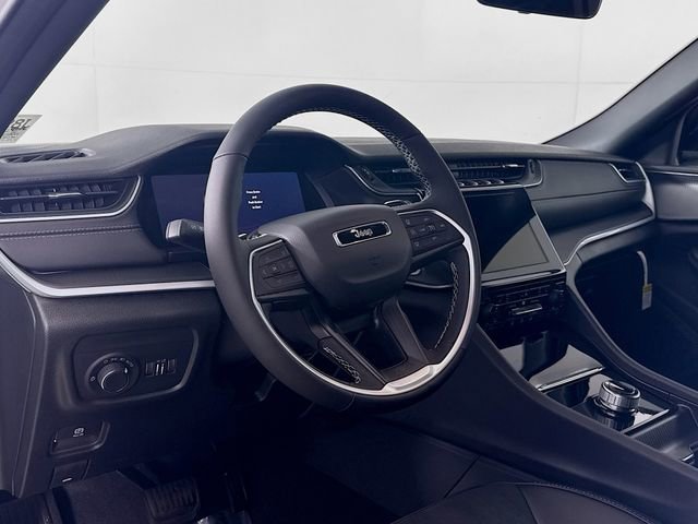 New 2025 Jeep Grand Cherokee Altitude image 9