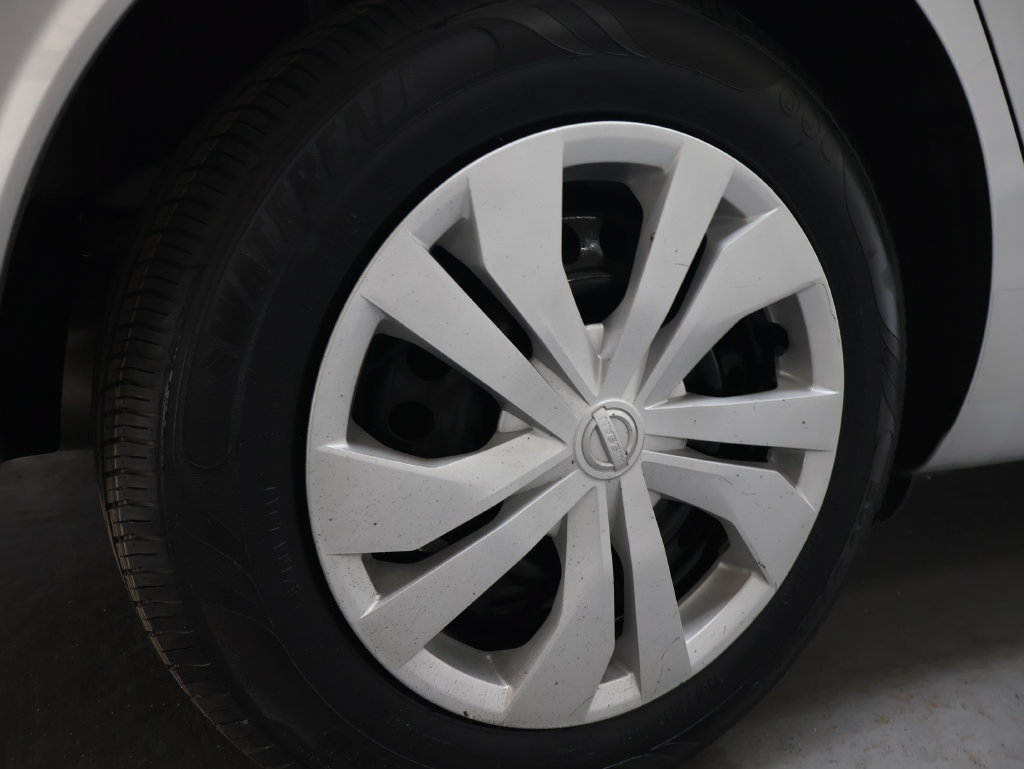 Used 2025 Nissan Versa S FWD image 30